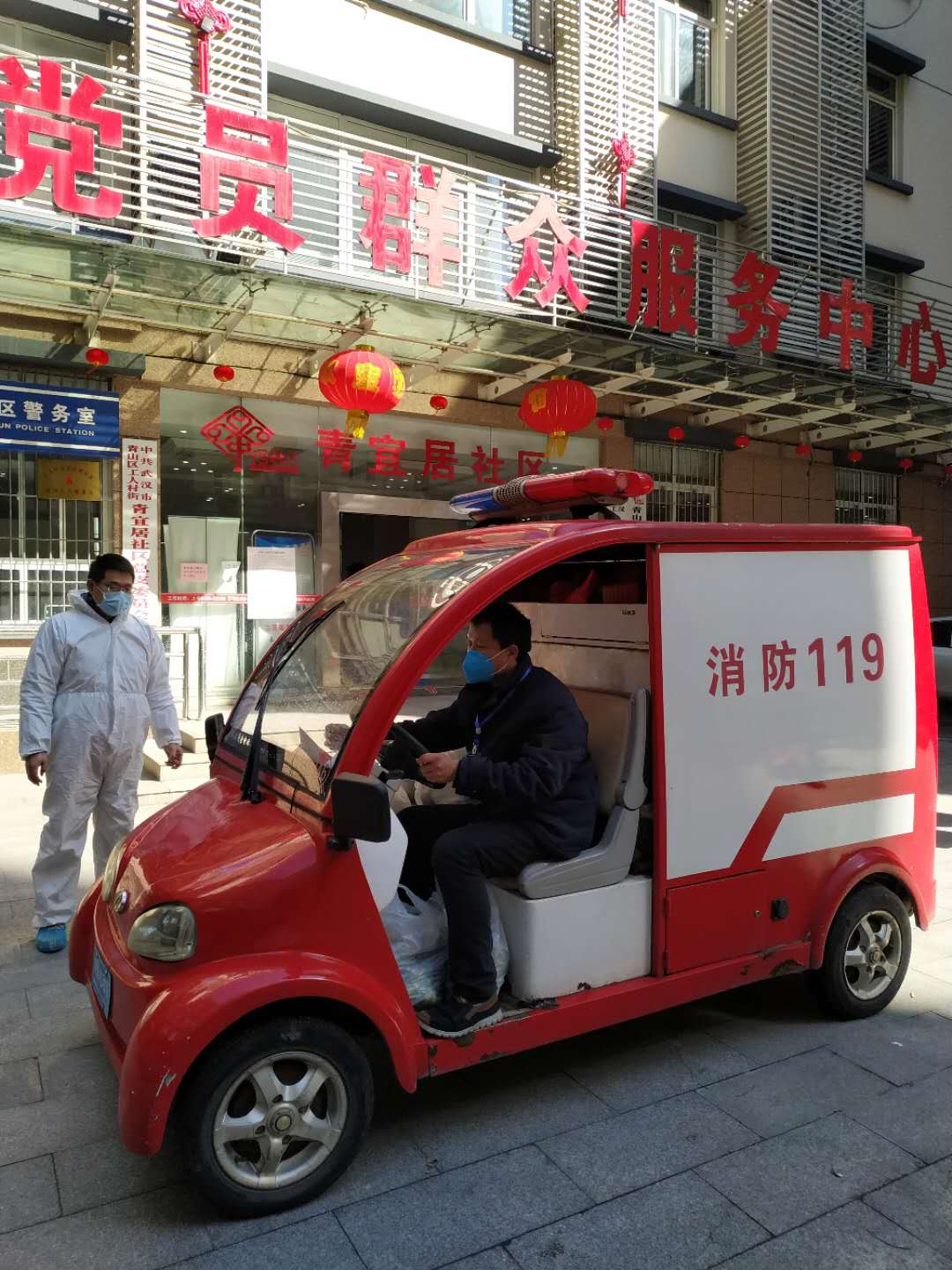 25天，这个公交线管员每天做着2份工