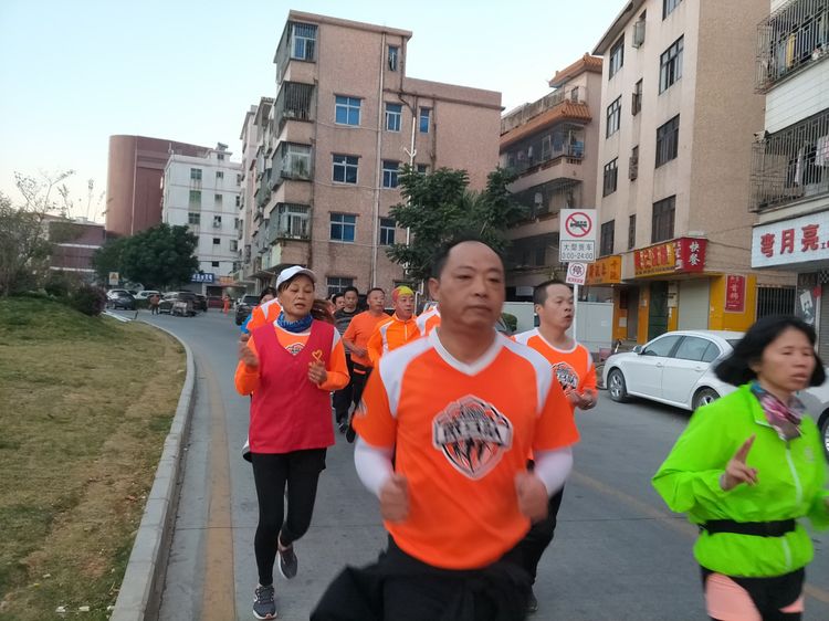 魅力深马，微马同行！六约微马助力深圳国际马拉松