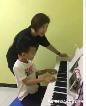 草原上有朵“疯狂的花”——记草原新派歌手苏勒亚其其格