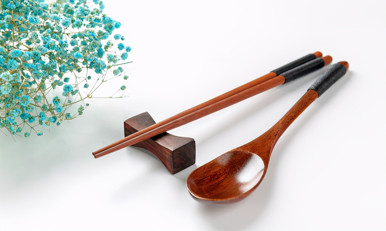 陶瓷筷子和金属筷子哪个好,金属筷子和木筷子哪种好