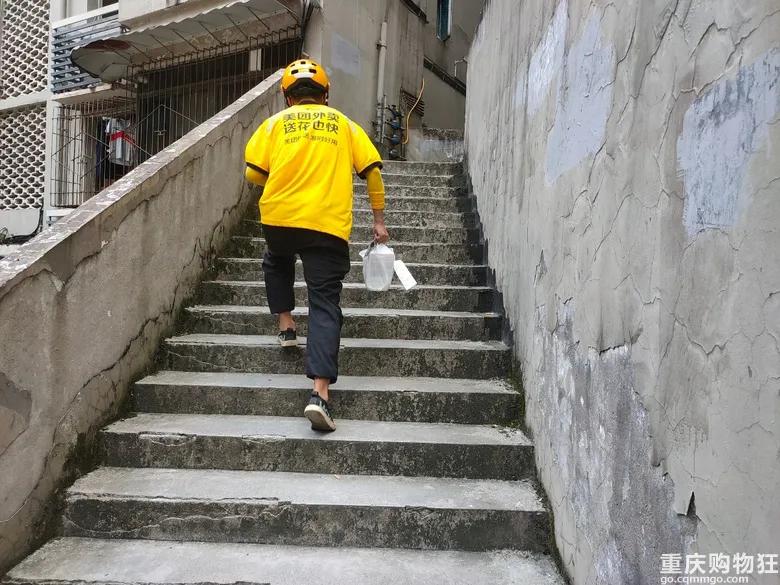 外卖小哥一天跑单13小时真实收入,月入过万外卖小哥工作多少个小时