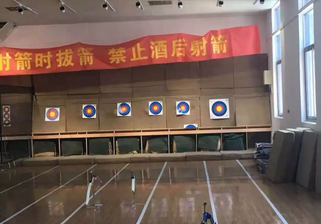 武汉市这些射箭馆里，既有温柔的姑娘，也有热血的沙场