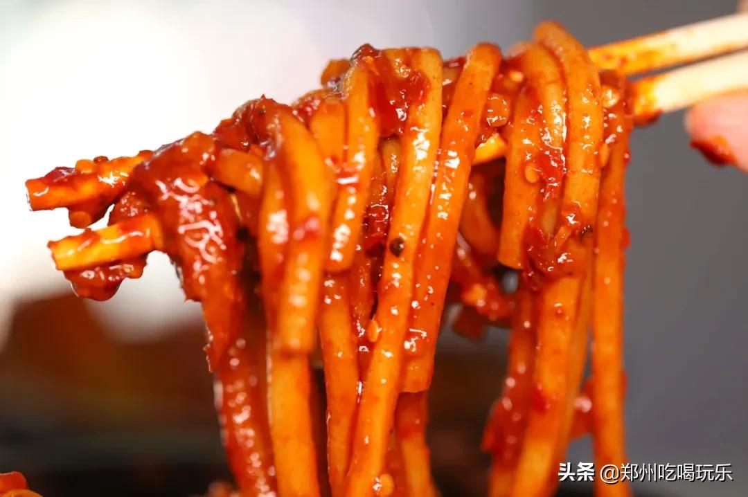 上头！爆辣*疆新**炒米粉，飙泪也想嗦完