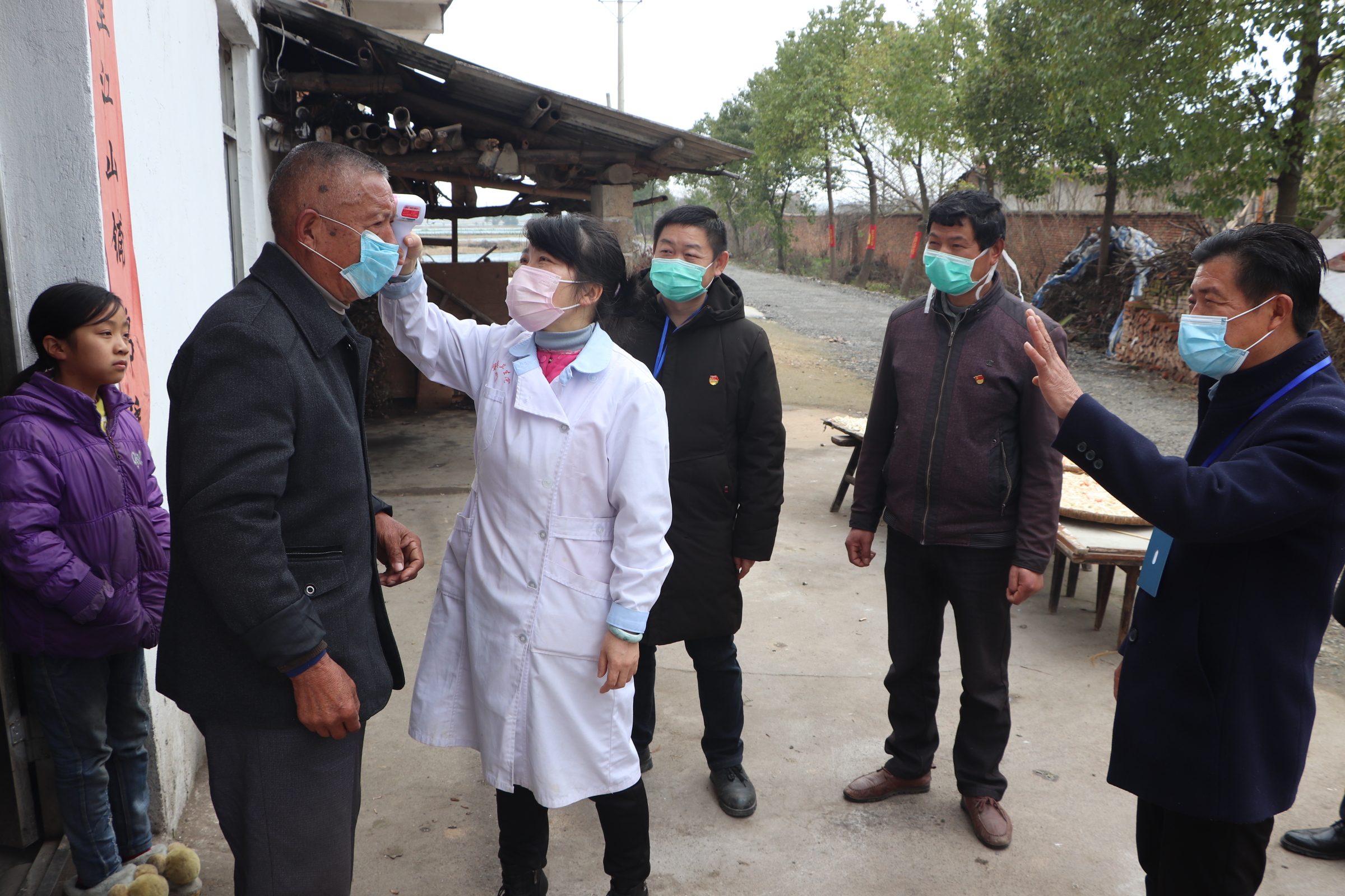 抗击疫情不漏一户一人,疫情防控不落一户不漏一人