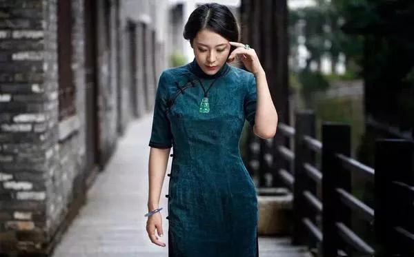 为什么年轻人喜欢买奢侈品,为什么年轻人爱买二手奢侈品