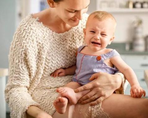 如何让宝宝摆脱睡觉依赖,宝宝睡觉非要睡妈妈的枕头