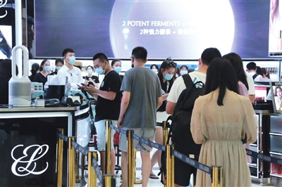 比价爆款商品!一瓶“路易十三”便宜七八千元顶配苹果手机比官网低2489元