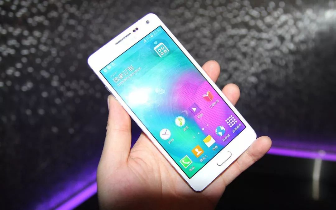 手机屏幕一摔就花了,副厂手机屏幕一摔就碎