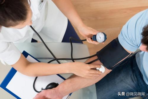 给父母买血压计买什么样的好,过年送礼送个血压仪合适吗