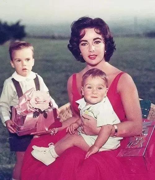 贵族学校学生的奢侈生活,贵族学校真实生活合集