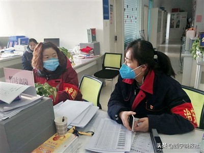 今天,让我们把镜头对准社区小巷总理