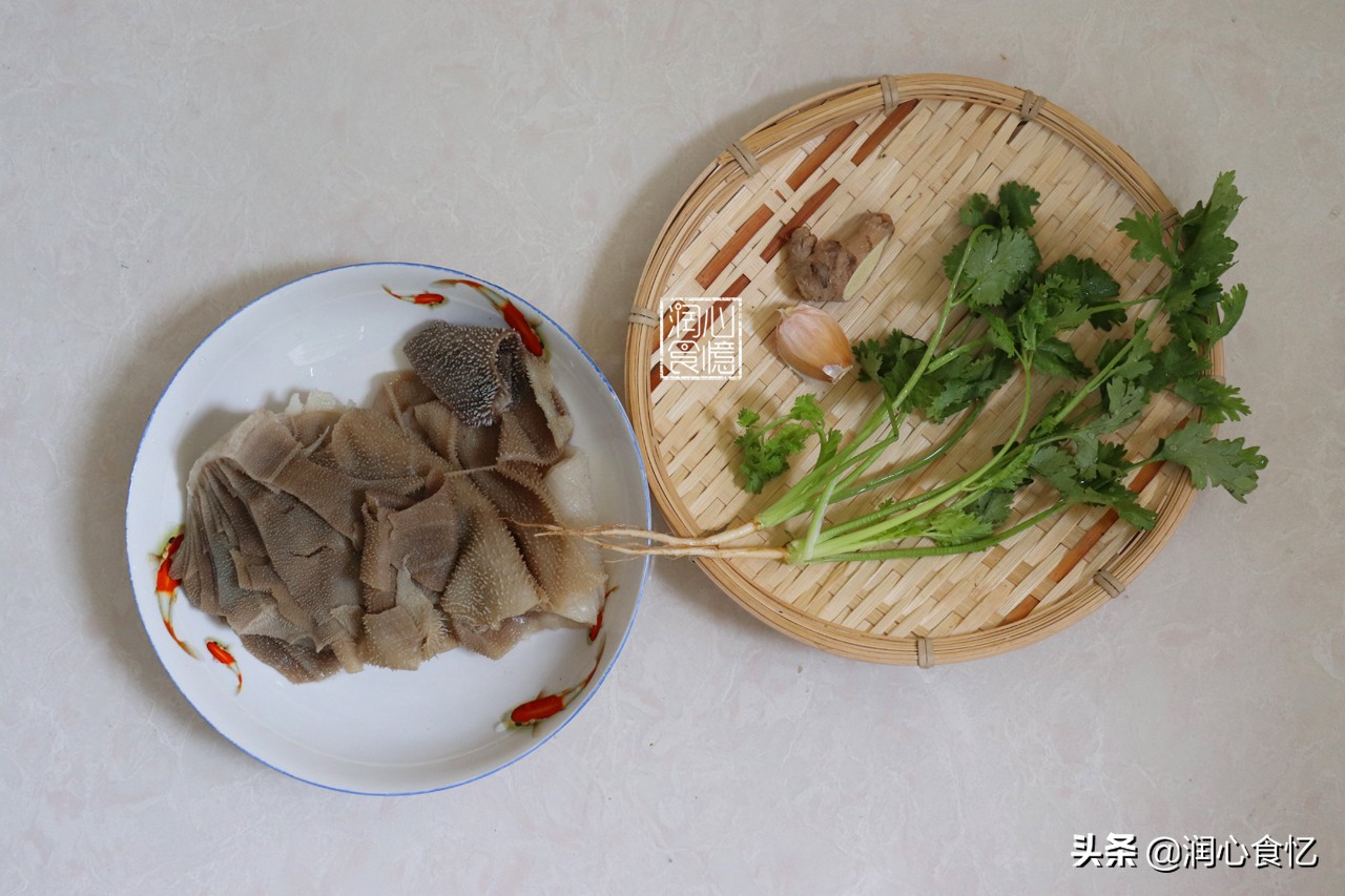 炒牛百叶是多放香菜还是少放香菜,牛百叶能和香菜一起吃吗