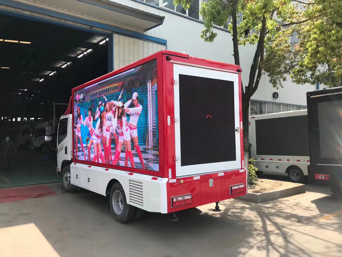 led广告宣传车厂商定制,led彩屏广告车哪里有