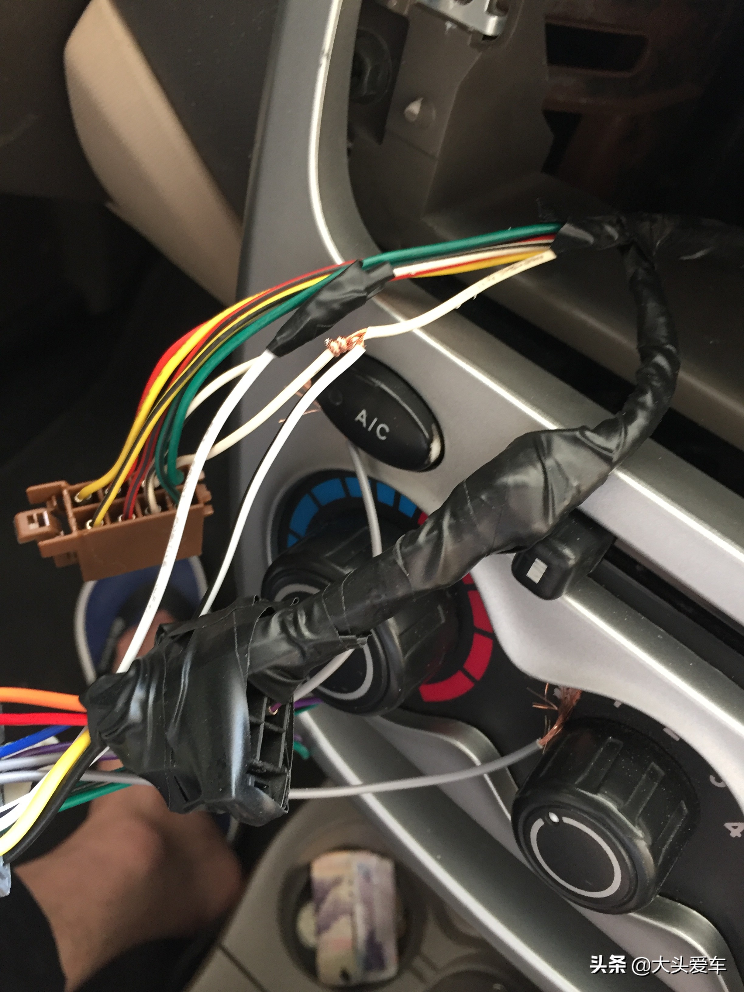 12年奔奔mini换收音机,12年二手奔奔mini