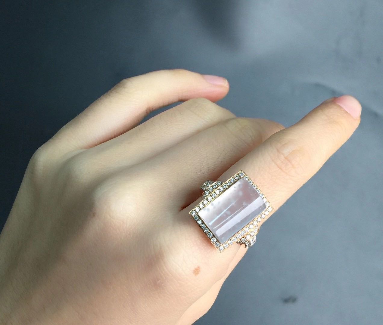 南红蛋面戒指镶嵌复古款,哪款戒指好看又不过时