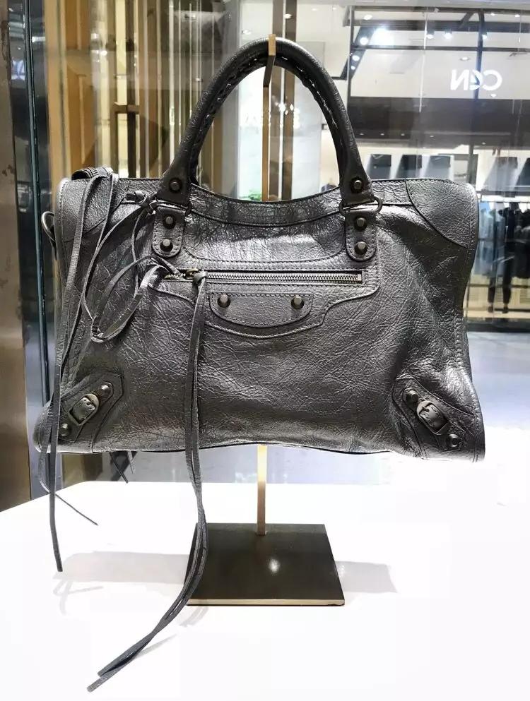 娜扎穿衣搭包包,30多个包包