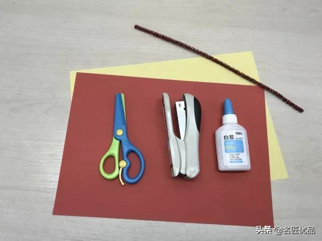 猪年手工制作纸灯笼,大红灯笼手工制作简约过年