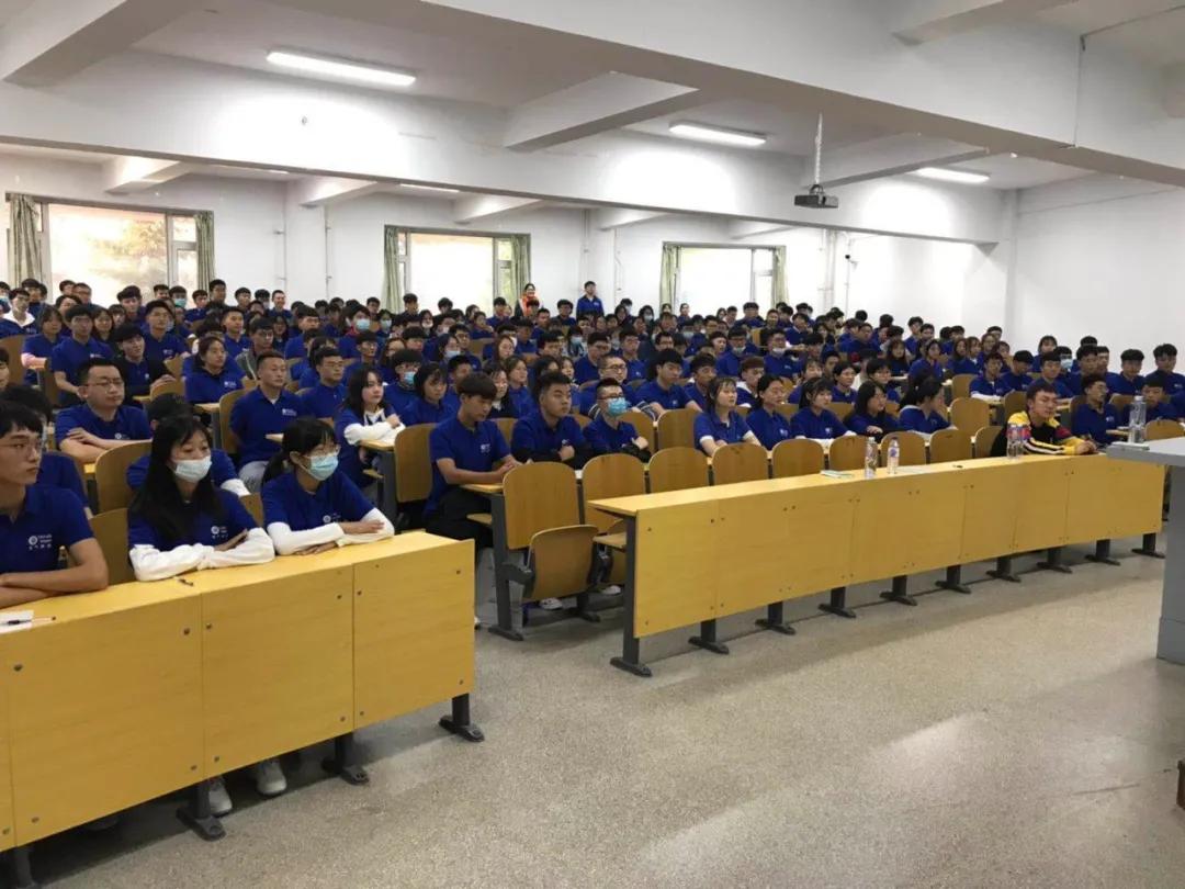 长*光春**华学院-中软国际共建专业2020级新生入学引导课