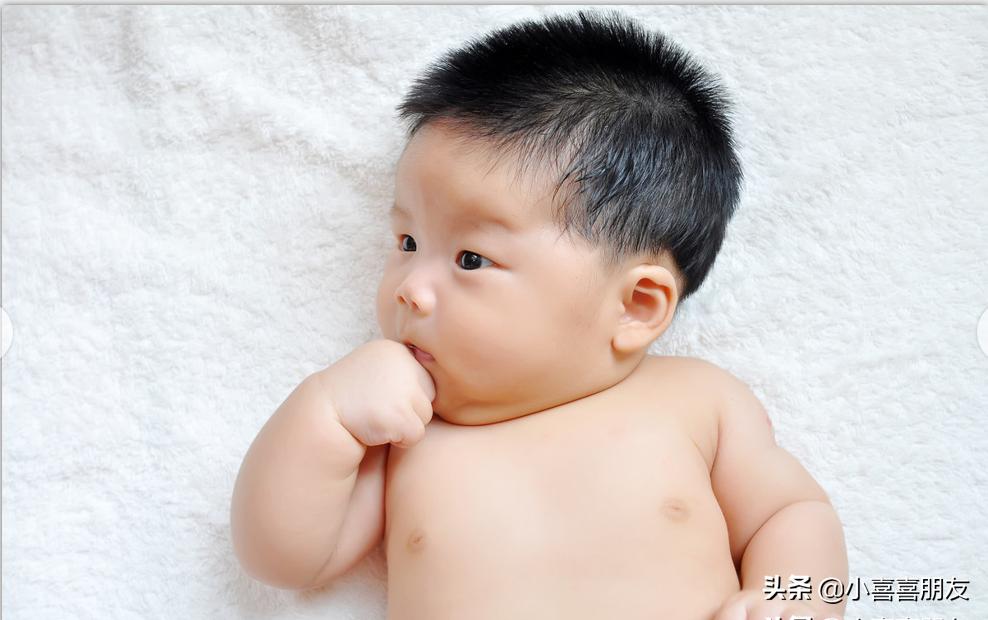 婴儿吐奶是怎么回事以及处理方法,婴儿吐奶的原因及解决办法