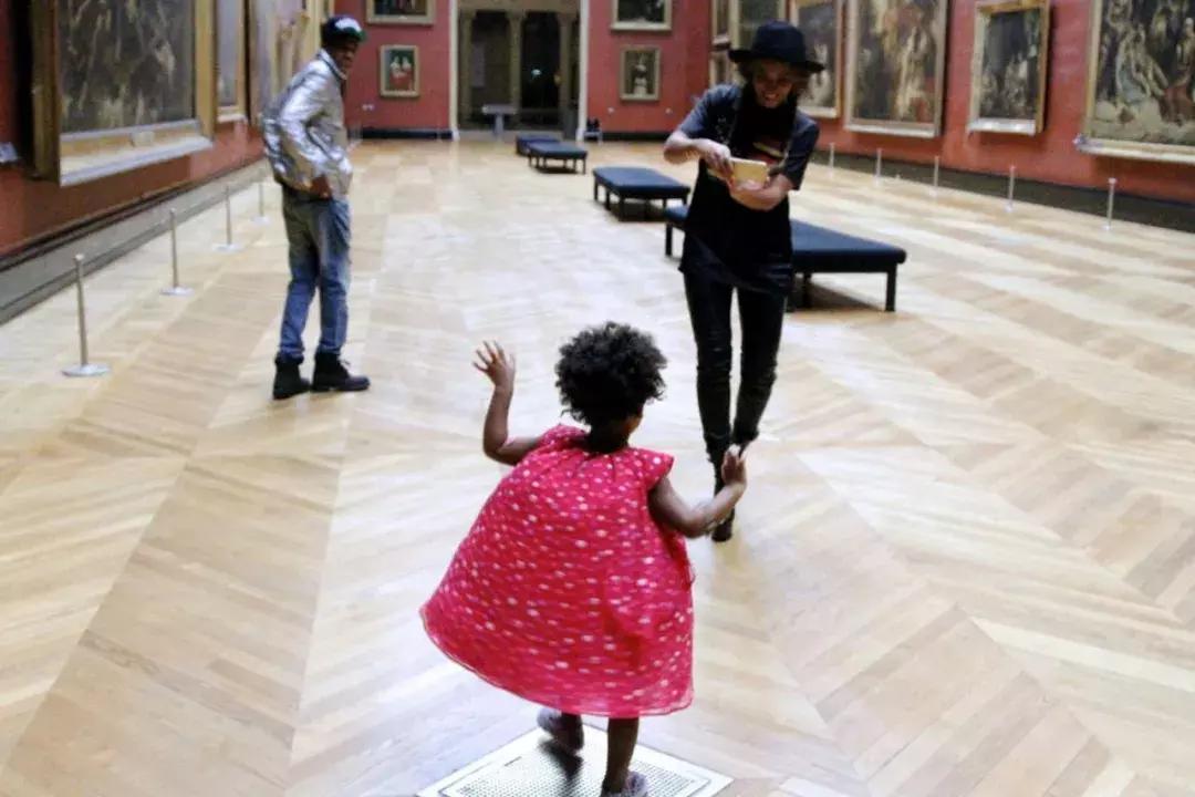 5岁脱单，7岁护肤，这只是星二代们的日常“烧钱”操作？