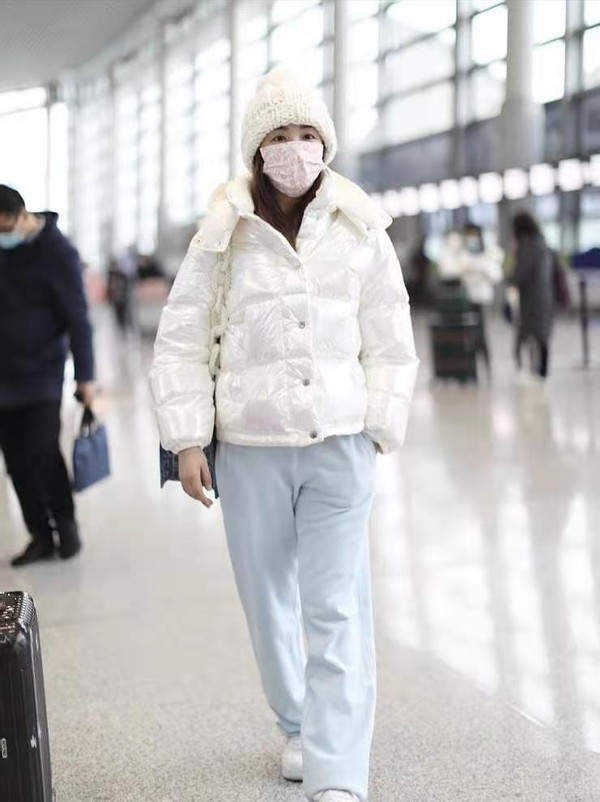 过年穿白色羽绒服,过年穿白色羽绒服好吗