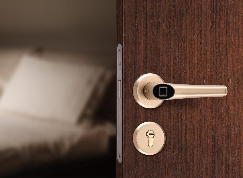 丈夫看球赛太吵,丈夫深夜看球赛太吵