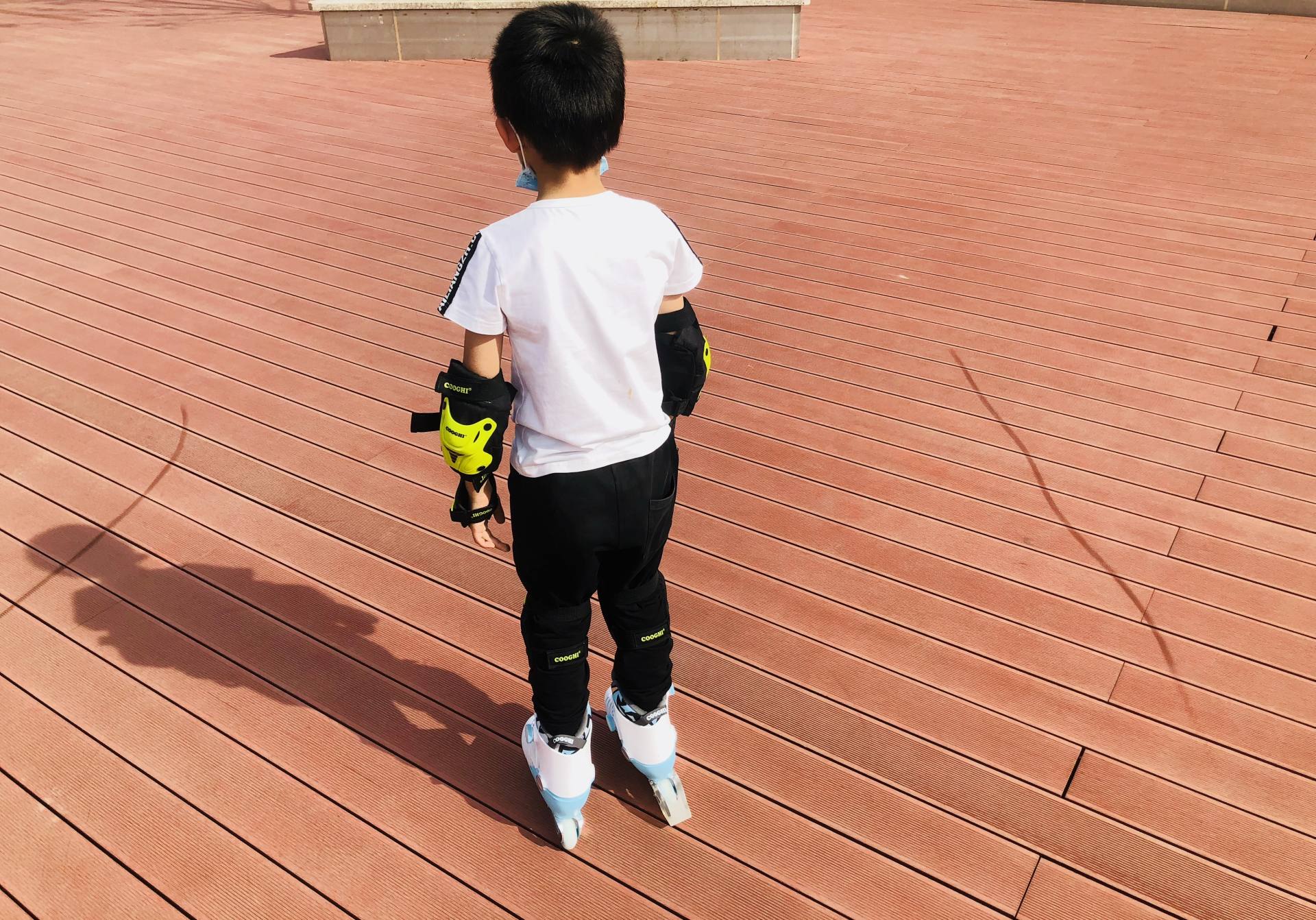 穿上脱不下来的溜冰鞋,穿了就不想脱的轮滑鞋