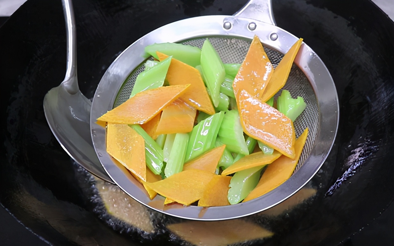 清炒虾仁怎样才能又鲜又脆弹,清炒虾仁怎样处理又弹又脆