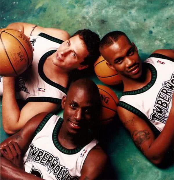 卡尔马龙和加内特谁的地位高,理性讨论谁的历史地位更高