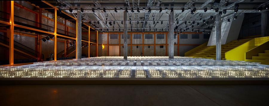 prada品牌墙,prada设计用色