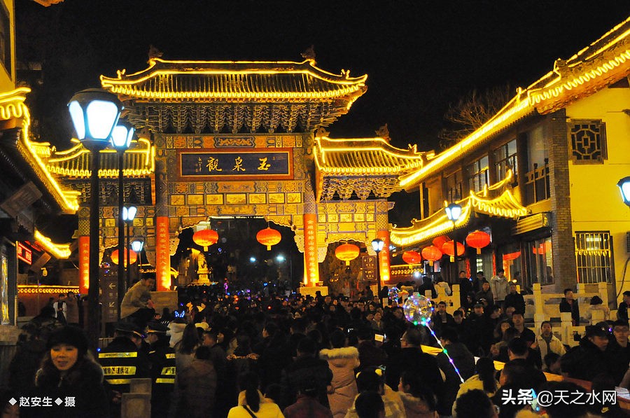 甘肃天水数万民众“上九朝观”祈福纳祥争烧头柱香！（组图）