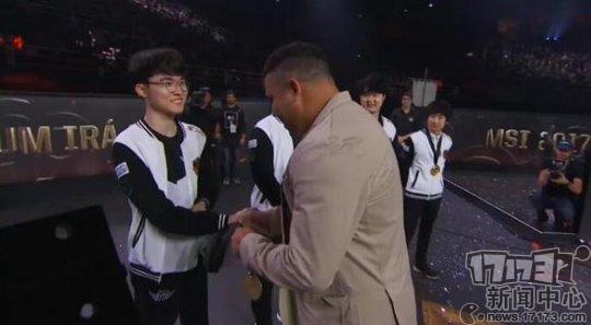 rng官宣letme担任主教练视频,rng和曼联