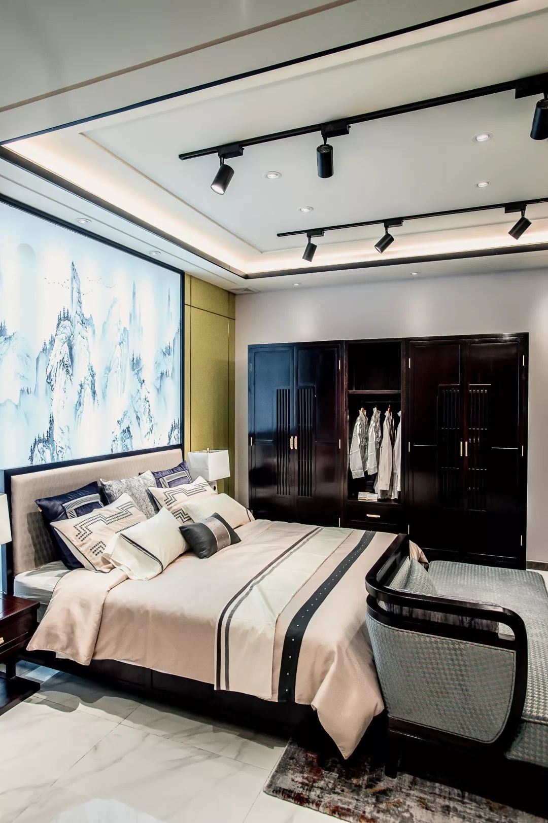 实木大床好用吗,买实木大床要注意什么