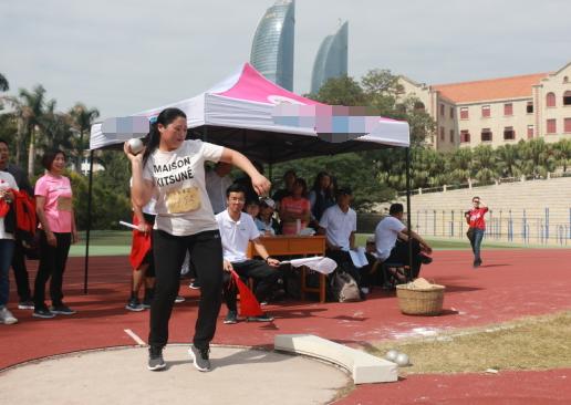 铅球想推满分要有什么样的力量,推铅球主要是靠哪里的力量