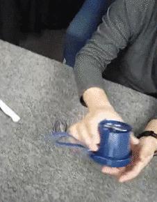 小孩手被榨汁机卡住,孩子手指被榨汁机搅伤