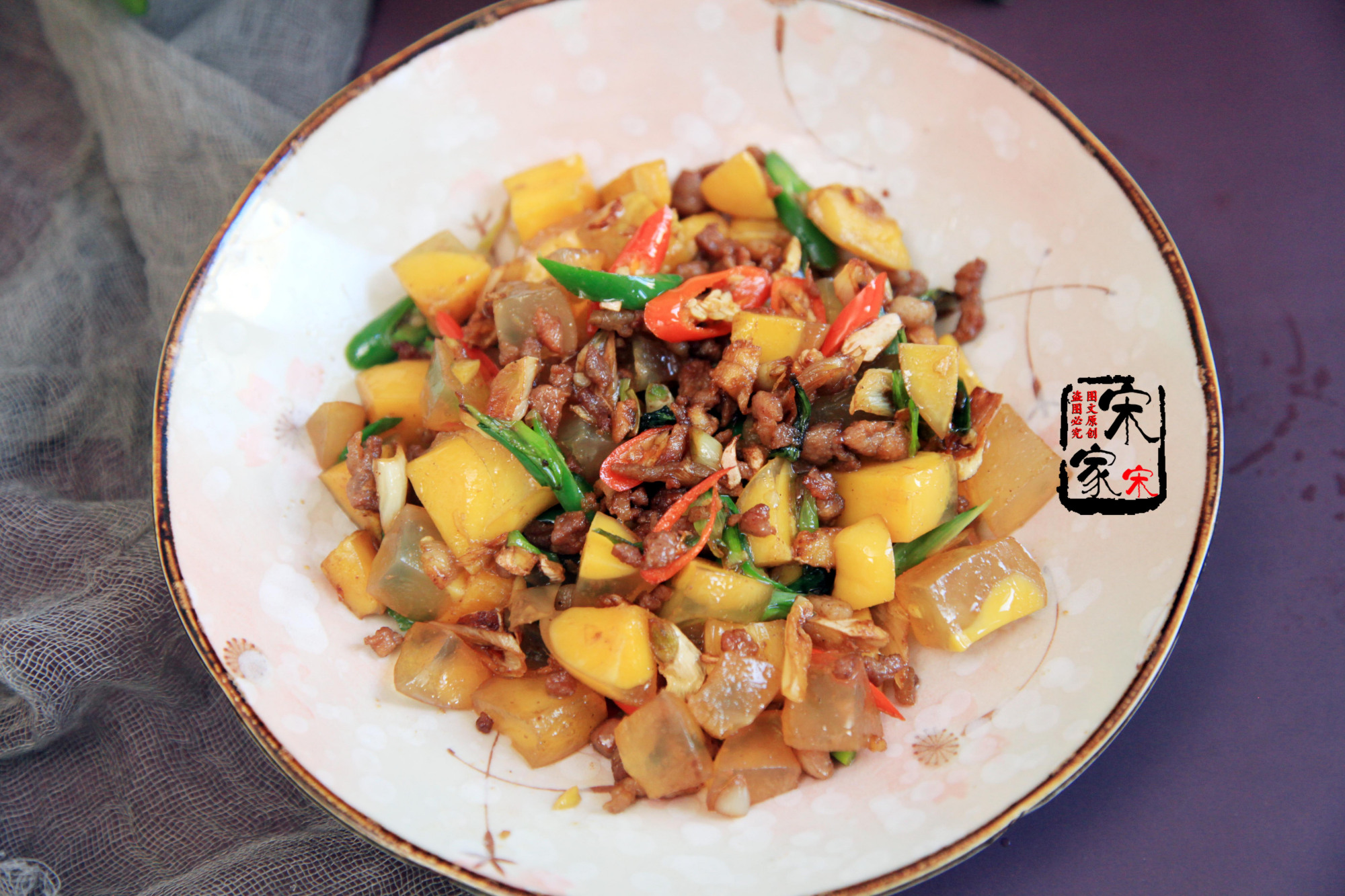 年夜饭来一道甜品惊艳家人们,年夜饭来一道黄金肉蛋卷