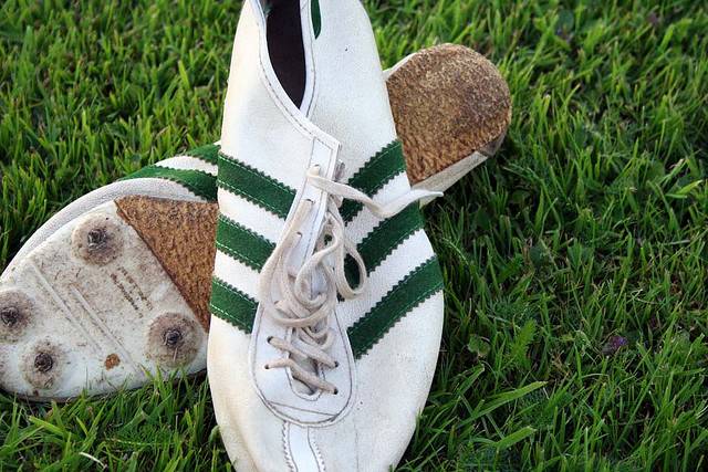 怎样选一双平价又合适的跑鞋,如何选择一双好看实用的跑鞋