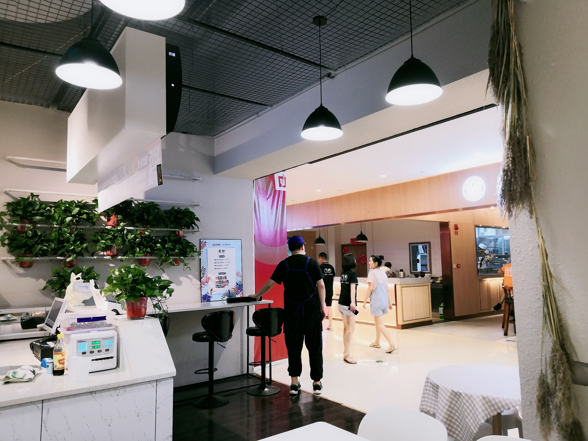 在城市立方泡了一天，发现这4家适合小聚、约会、过生日的餐厅