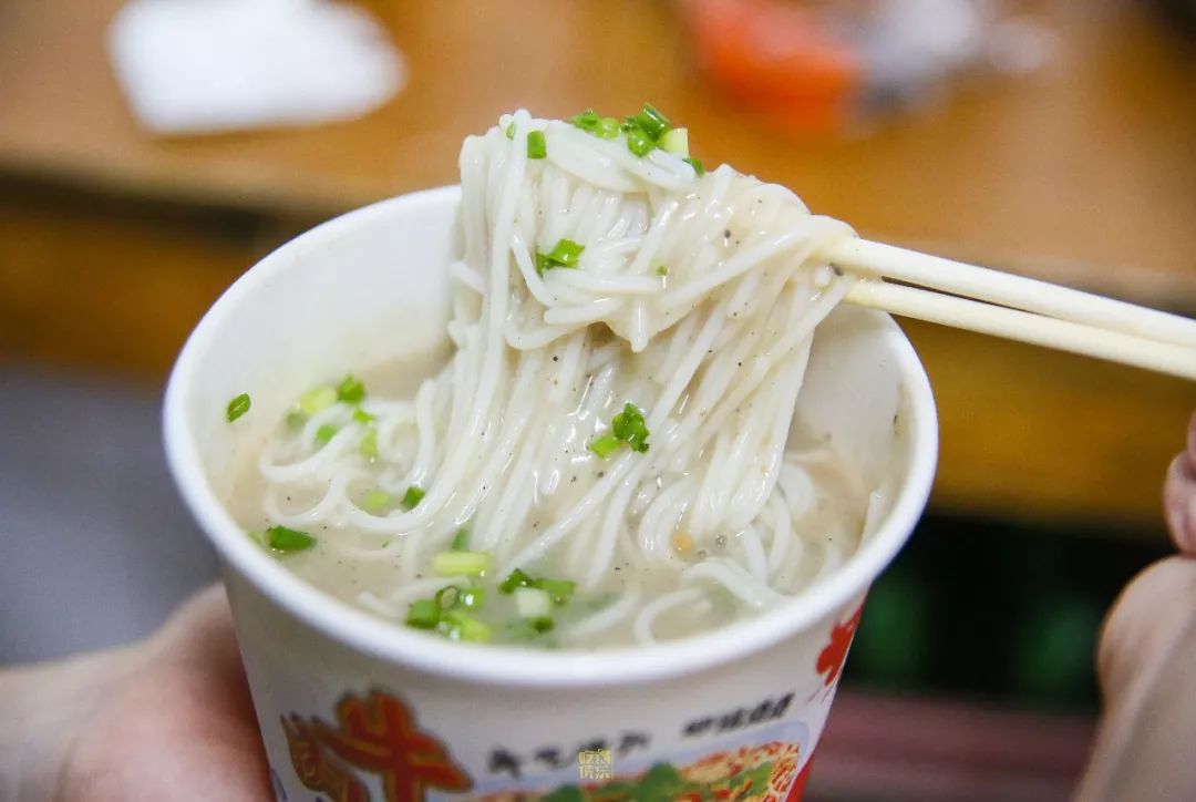 排队两小时，吃饭十分钟？传说中的老字号，真的值得排队吗？