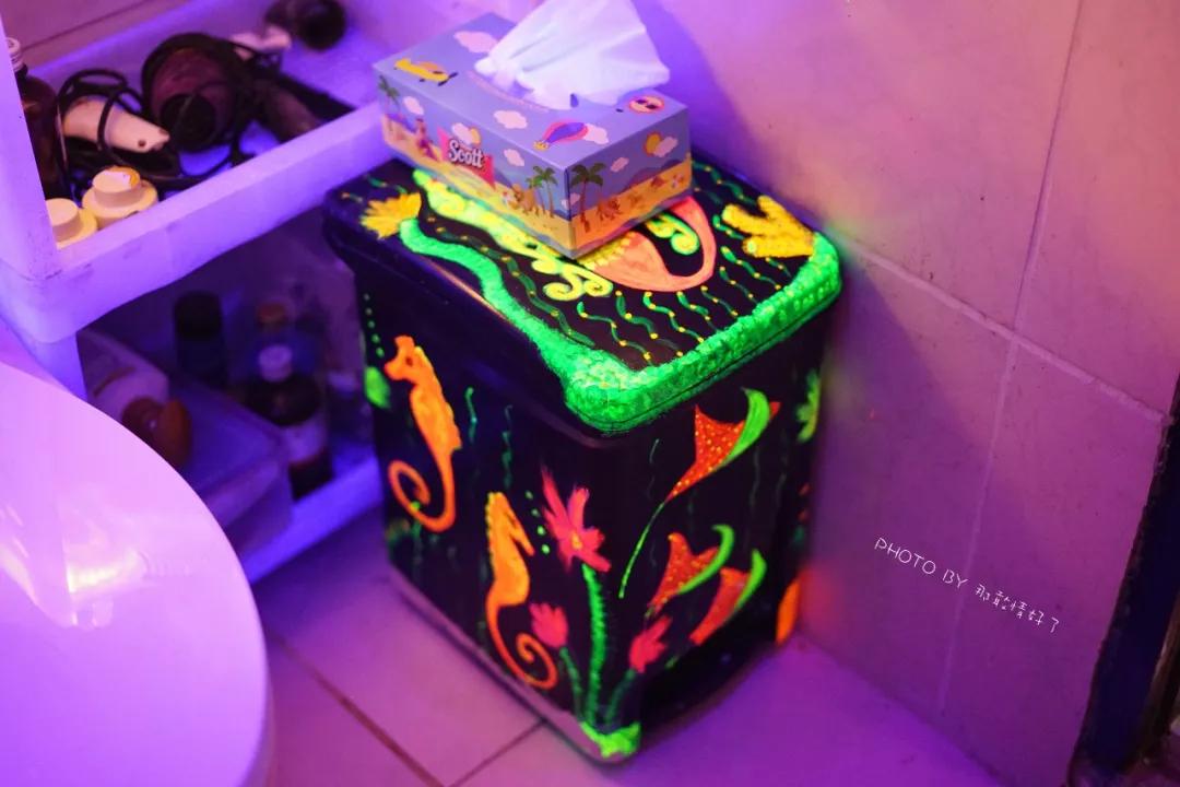 美国艺术家老夫妇定居苏梅岛十年，教游客画垃圾桶，唤醒环保意识