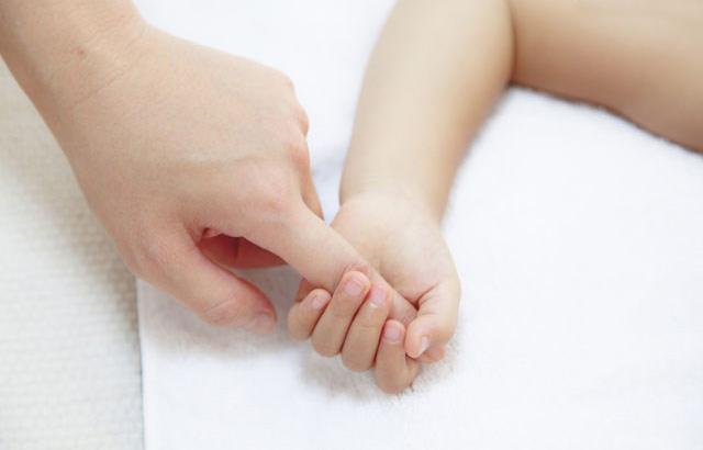 0-6岁宝宝抚触图解,0-6个月宝宝抚触视频