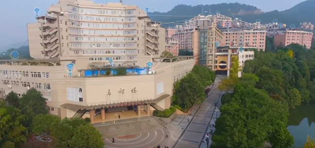 重庆豪华高校,重庆环境最美校园最大的大学