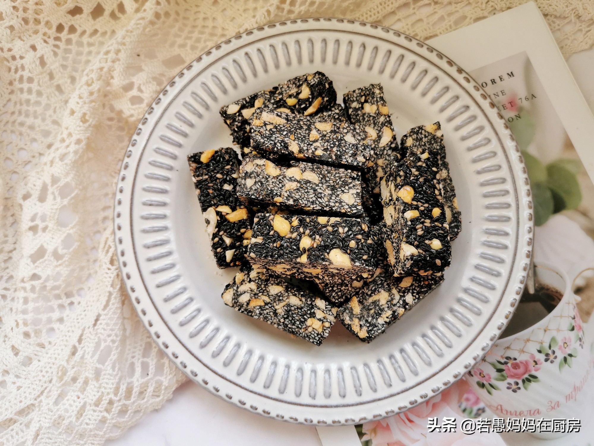 酥脆芝麻花生糖做法,在家做芝麻花生糖的方法