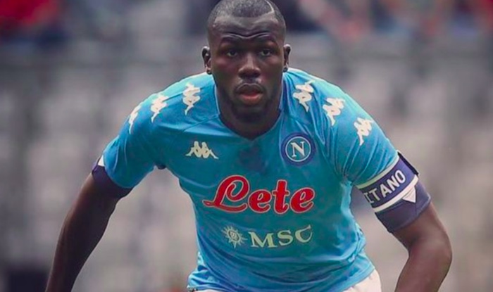 2021足球最强后卫排名前十名,2021年足球现役最强中锋排名