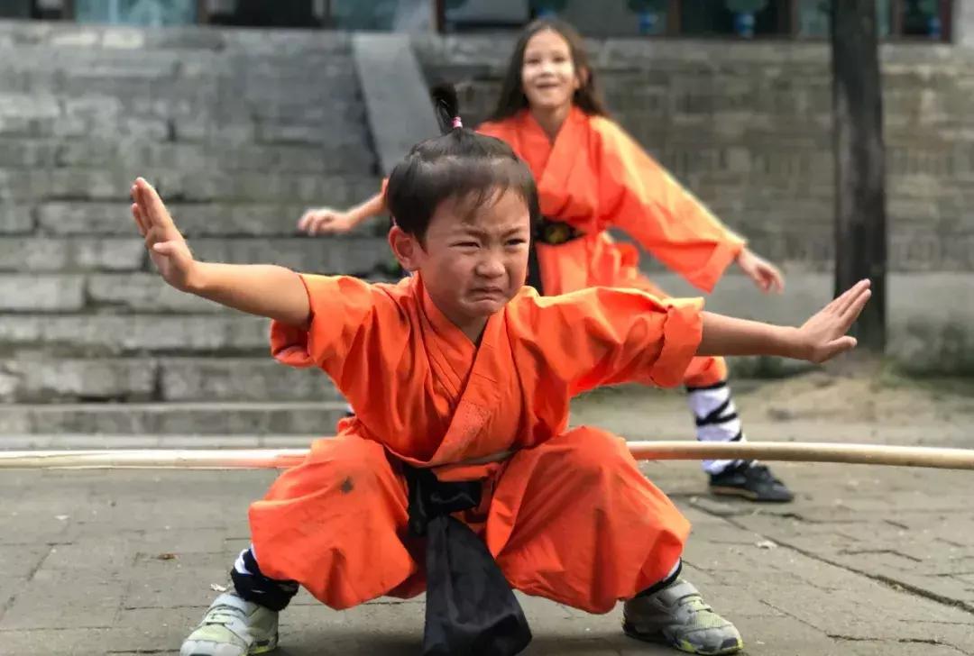 带孩子徒步穿越戈壁无人区,带女儿进沙漠的乐嘉