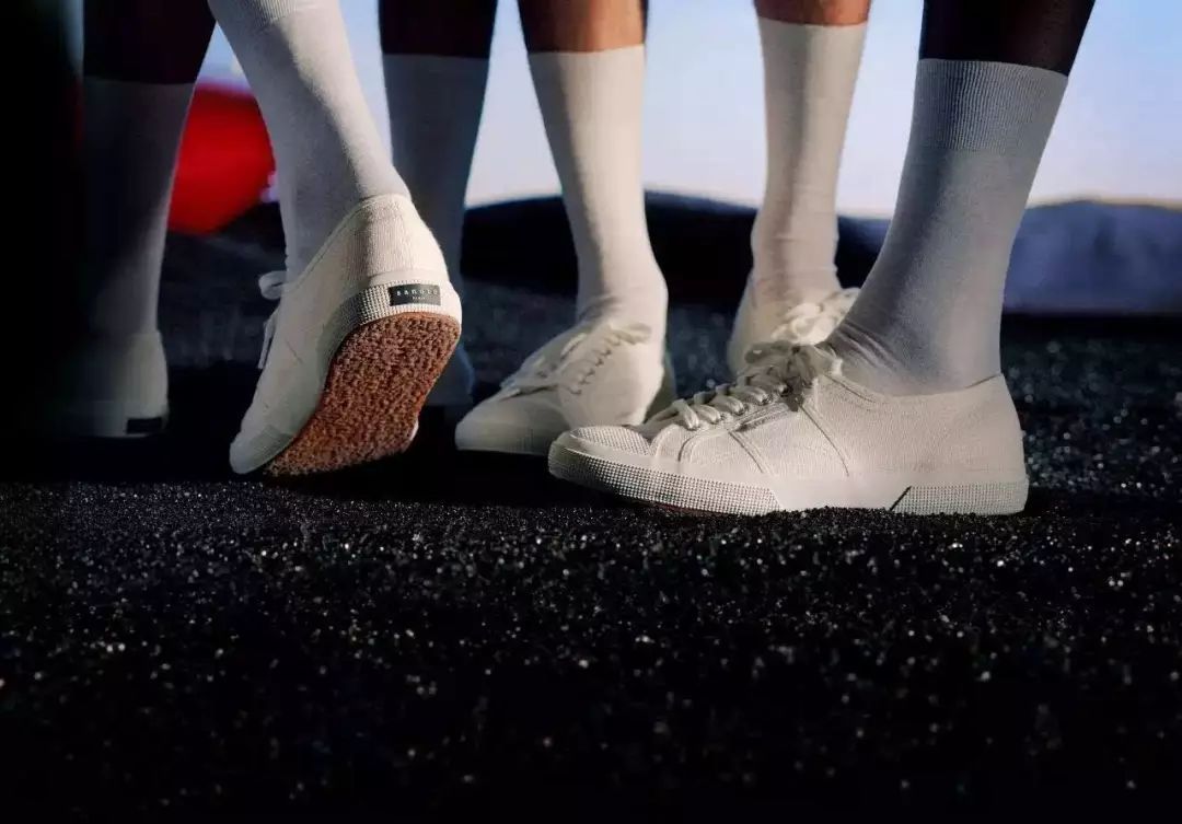 匡威帆布鞋和vans哪个好,匡威鞋和vans哪个更舒服