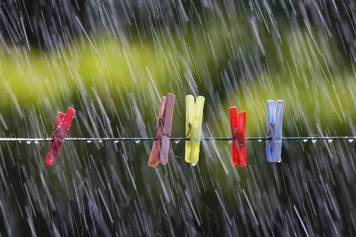 年轻妈妈紧急就医！连续64天没太阳，家里内衣裤终于顶不住了