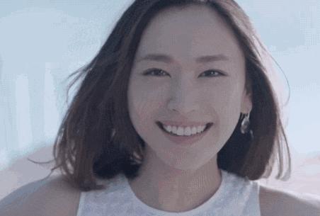 门牙缺损瓷贴面,牙缝大牙齿瓷贴面步骤全过程