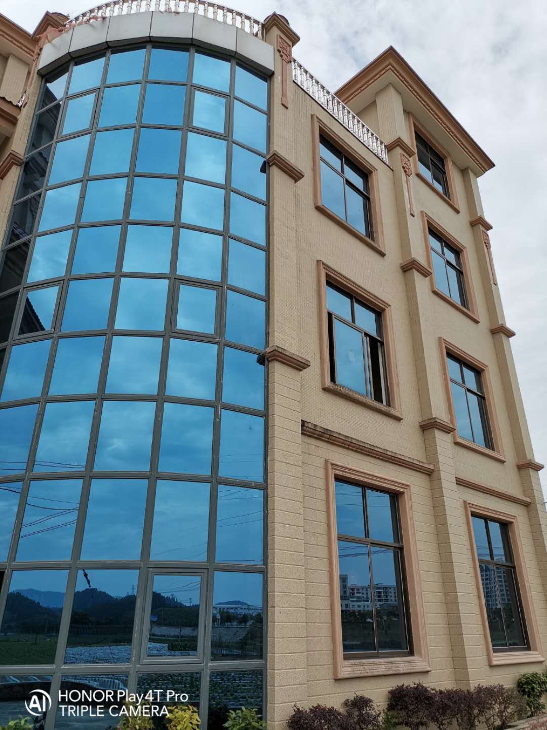 农村自建3000万豪华别墅,农村堂兄弟别墅