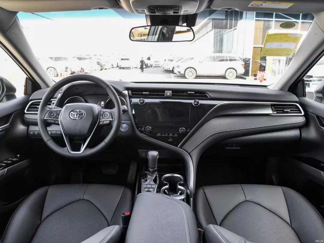 试驾凯美瑞双擎油耗,丰田凯美瑞混动豪华版试驾视频